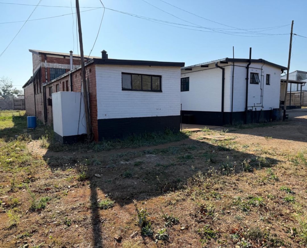 Commercial industrial property for sale in Donnington, Zimbabwe - 3ZB1748298 Commercial industrial property for sale in Donnington, Zimbabwe - 3ZB1748298