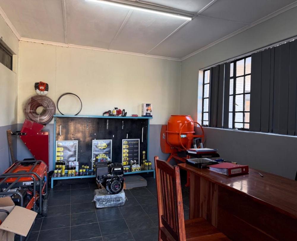 Commercial industrial property for sale in Donnington, Zimbabwe - 3ZB1748298 Commercial industrial property for sale in Donnington, Zimbabwe - 3ZB1748298