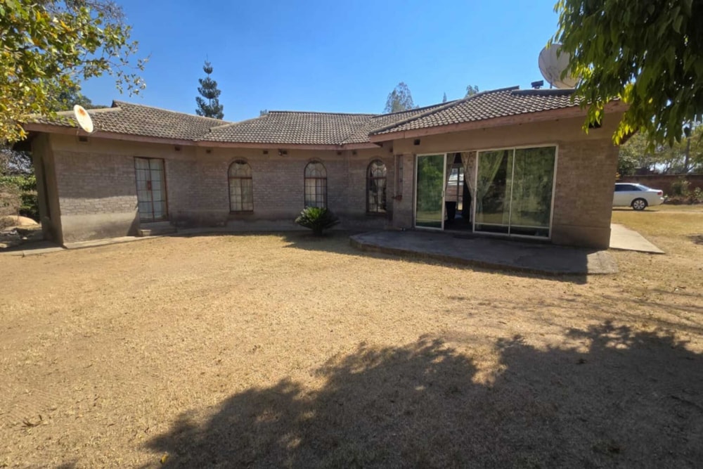 House for sale in Ruwa, Zimbabwe - 3ZB1748466 House for sale in Ruwa, Zimbabwe - 3ZB1748466