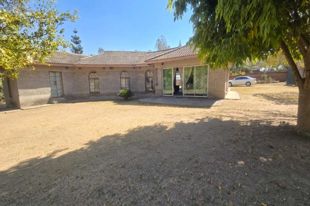 House for sale in Ruwa, Zimbabwe - 3ZB1748466 House for sale in Ruwa, Zimbabwe - 3ZB1748466