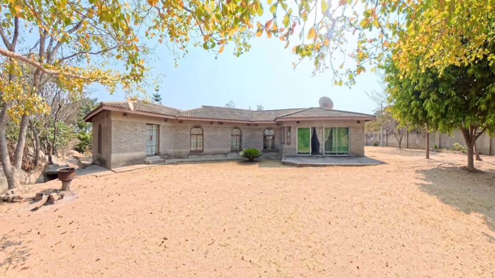 House for sale in Ruwa, Zimbabwe - 3ZB1748466 House for sale in Ruwa, Zimbabwe - 3ZB1748466