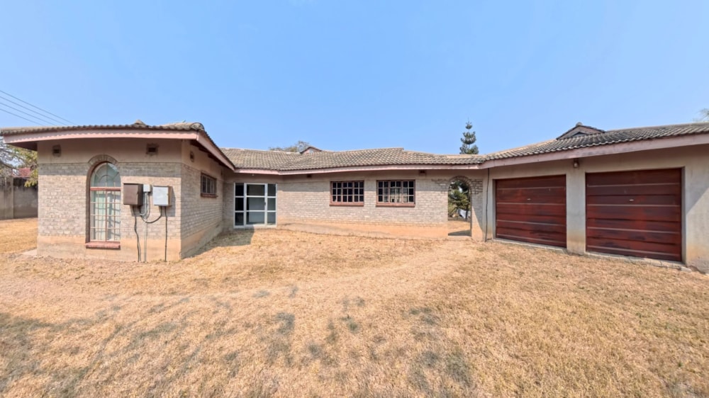 House for sale in Ruwa, Zimbabwe - 3ZB1748466 House for sale in Ruwa, Zimbabwe - 3ZB1748466