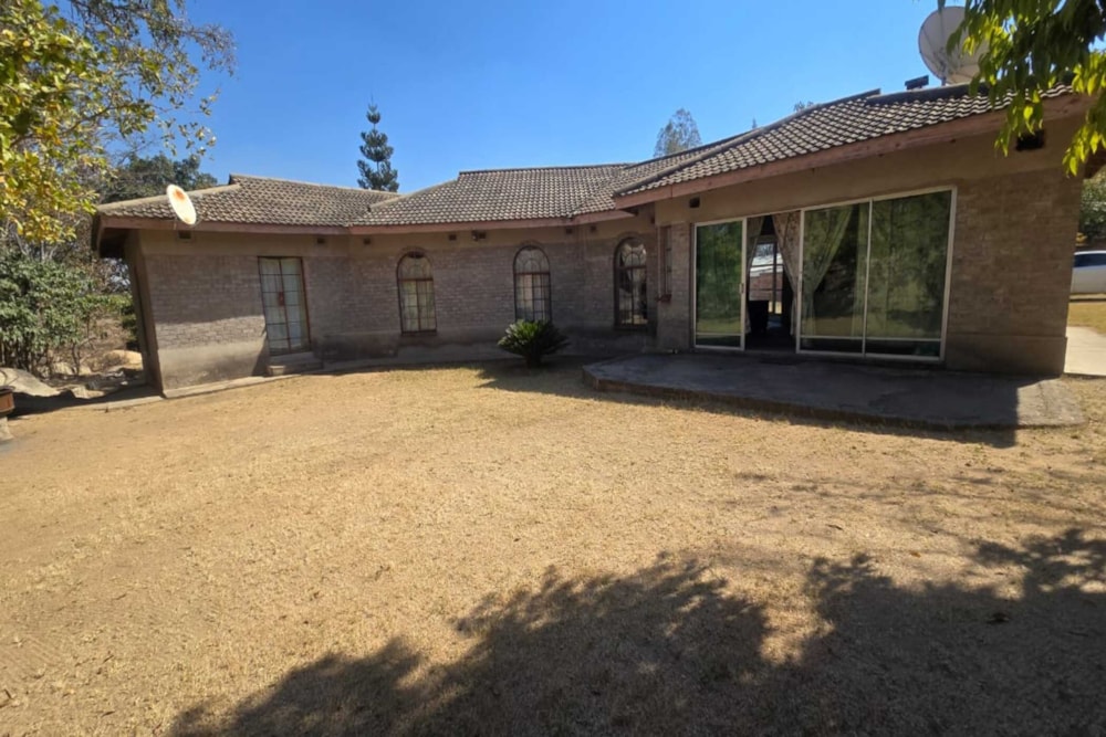 House for sale in Ruwa, Zimbabwe - 3ZB1748466 House for sale in Ruwa, Zimbabwe - 3ZB1748466