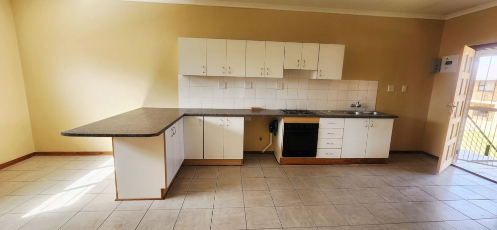 Apartment to rent in Rhodesdene - 1KJ1750339 Apartment to rent in Rhodesdene - 1KJ1750339