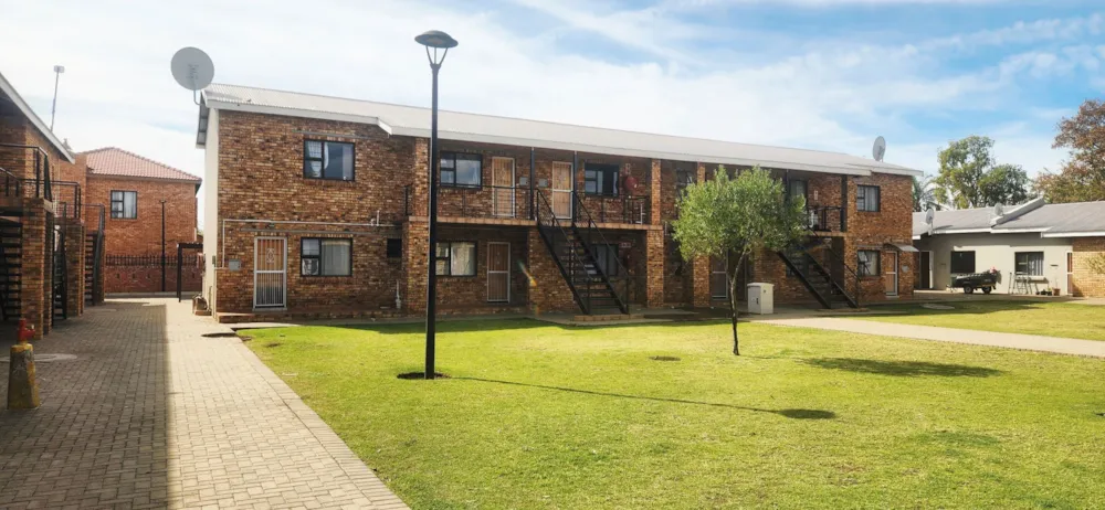 Apartment to rent in Rhodesdene - 1KJ1750339 Apartment to rent in Rhodesdene - 1KJ1750339