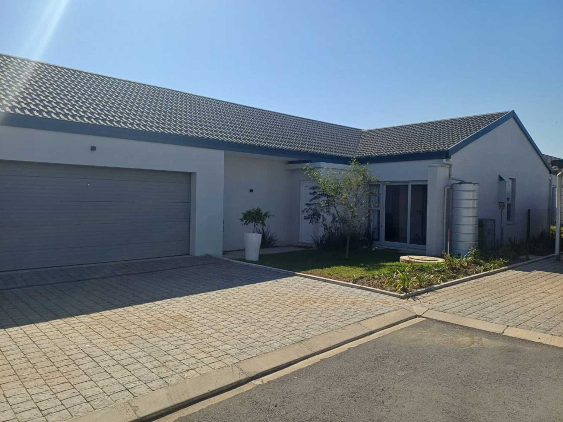Townhouse to rent in Sheffield Beach - 1BD1748414