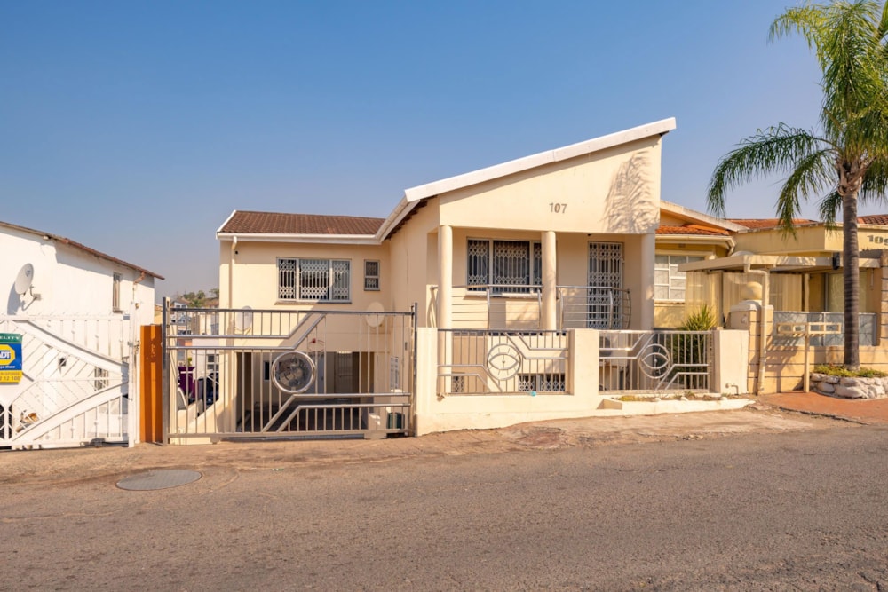 House for sale in Chatsworth, KwaZulu-Natal - 1WP1748430 House for sale in Chatsworth, KwaZulu-Natal - 1WP1748430