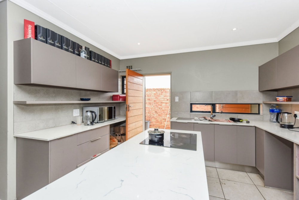 Single-storey house for sale in Lion Pride - FW1750121