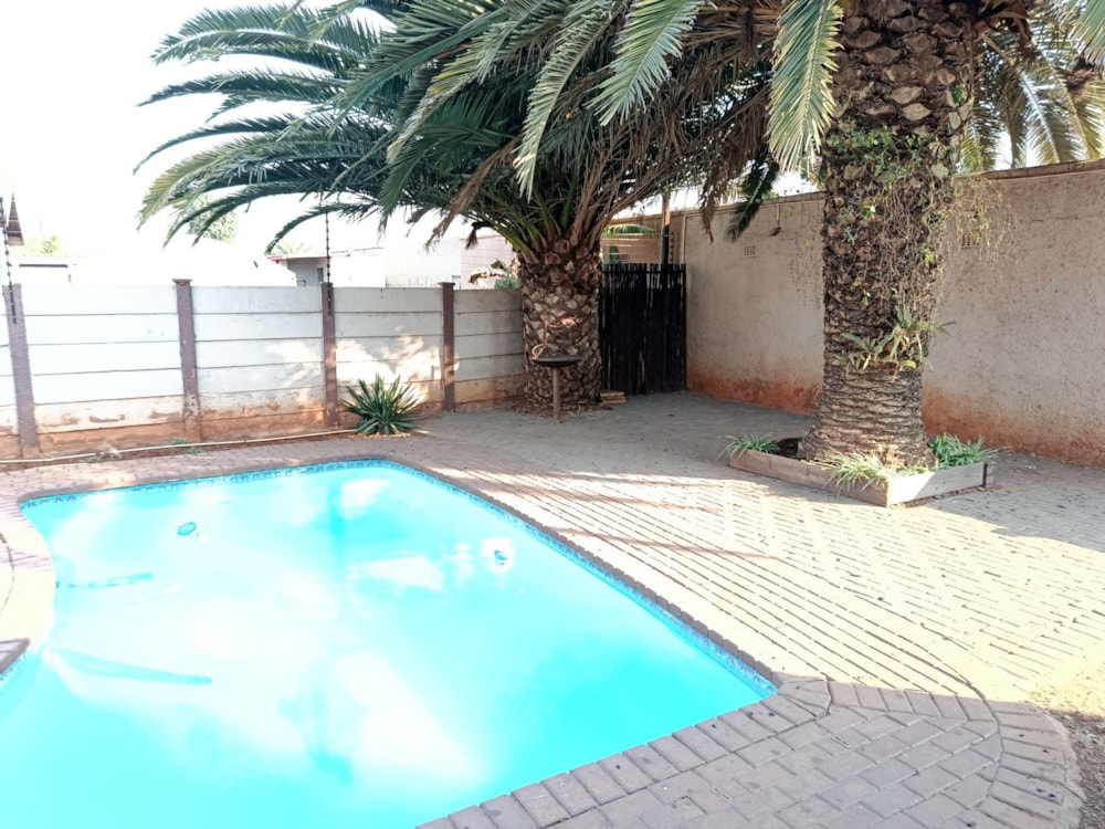 House for sale in Vanderbijlpark CW 1 - 1VT1748487