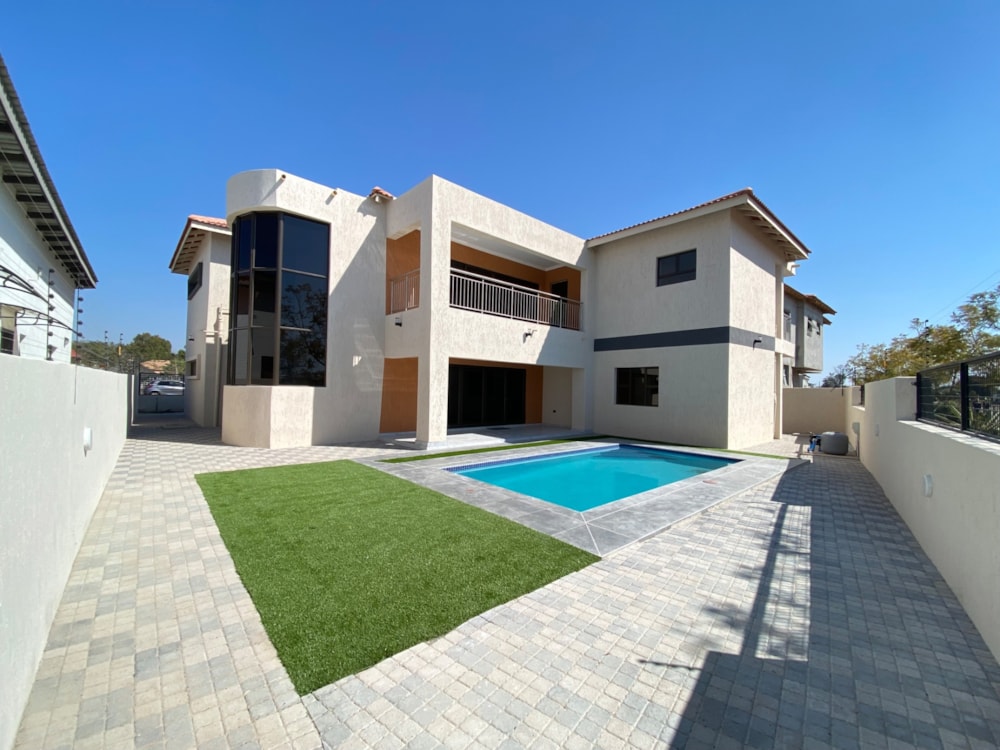Double-storey house for sale in Broadhurst, Botswana - 3BO1748864 Double-storey house for sale in Broadhurst, Botswana - 3BO1748864