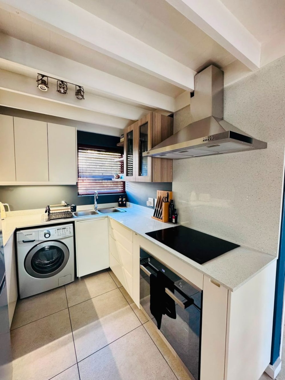 Double-storey apartment to rent in Waverley, Johannesburg - JBL1748564 Double-storey apartment to rent in Waverley, Johannesburg - JBL1748564