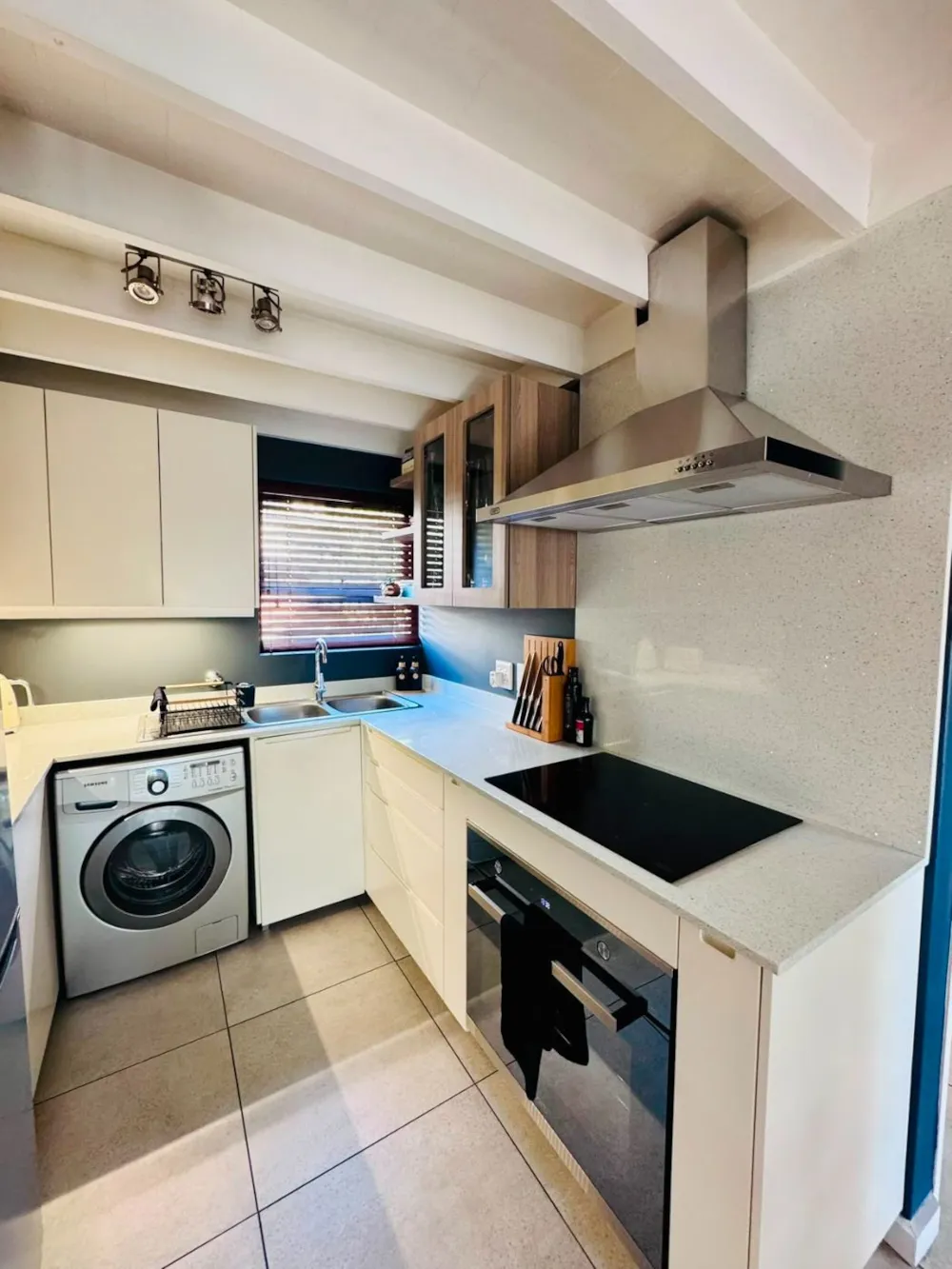 Double-storey apartment to rent in Waverley, Johannesburg - JBL1748564 Double-storey apartment to rent in Waverley, Johannesburg - JBL1748564