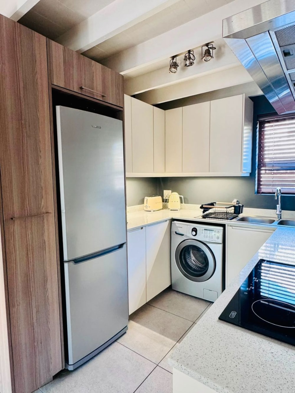 Double-storey apartment to rent in Waverley, Johannesburg - JBL1748564 Double-storey apartment to rent in Waverley, Johannesburg - JBL1748564