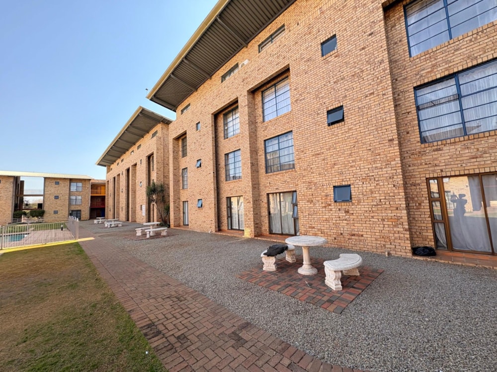 Bachelor apartment for sale in Potchefstroom - 1PCH1748579 Bachelor apartment for sale in Potchefstroom - 1PCH1748579