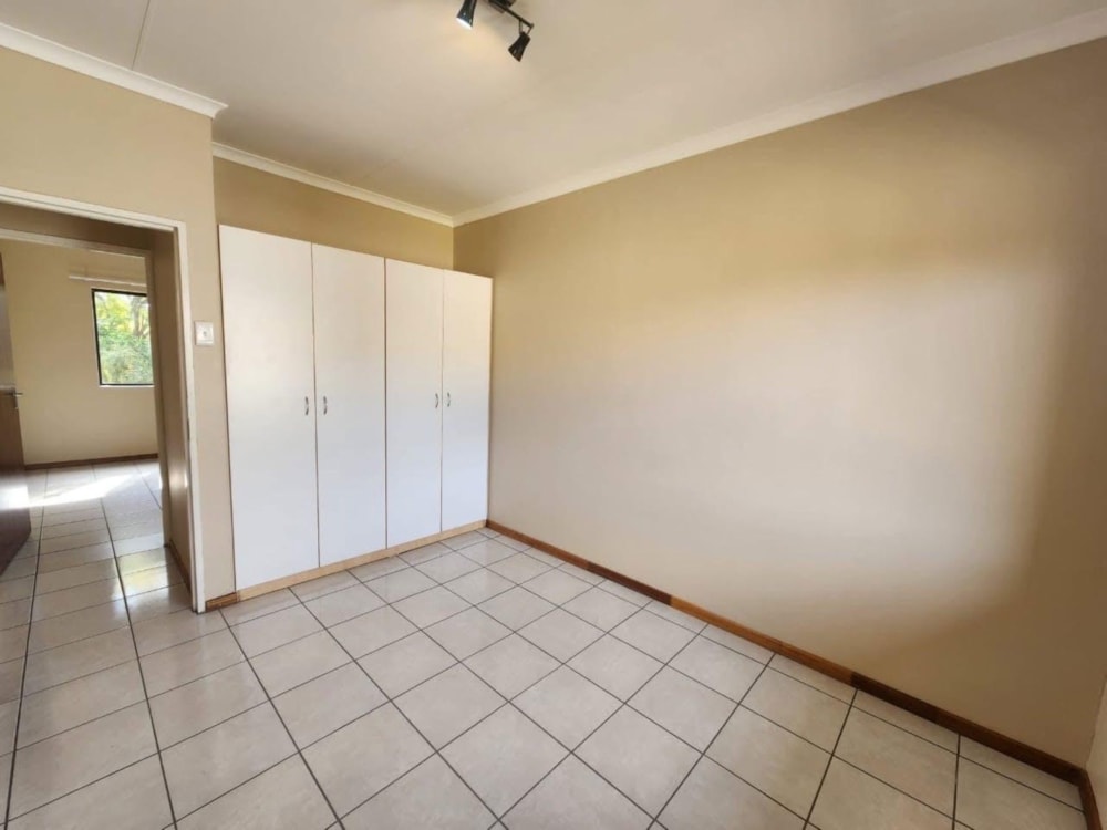 Apartment to rent in Rhodesdene - 1KJ1748577 Apartment to rent in Rhodesdene - 1KJ1748577