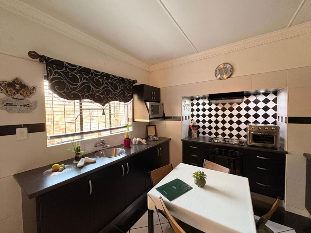 House for sale in Potchefstroom - 1PCH1748616 House for sale in Potchefstroom - 1PCH1748616
