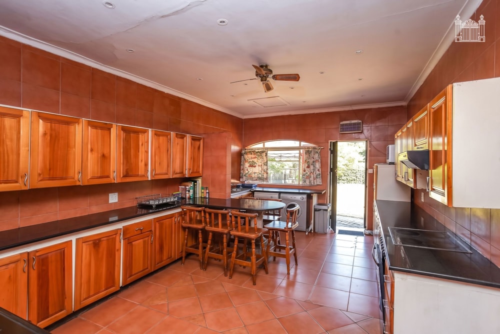 House for sale in Chisipite, Zimbabwe - 3ZB1748670 House for sale in Chisipite, Zimbabwe - 3ZB1748670