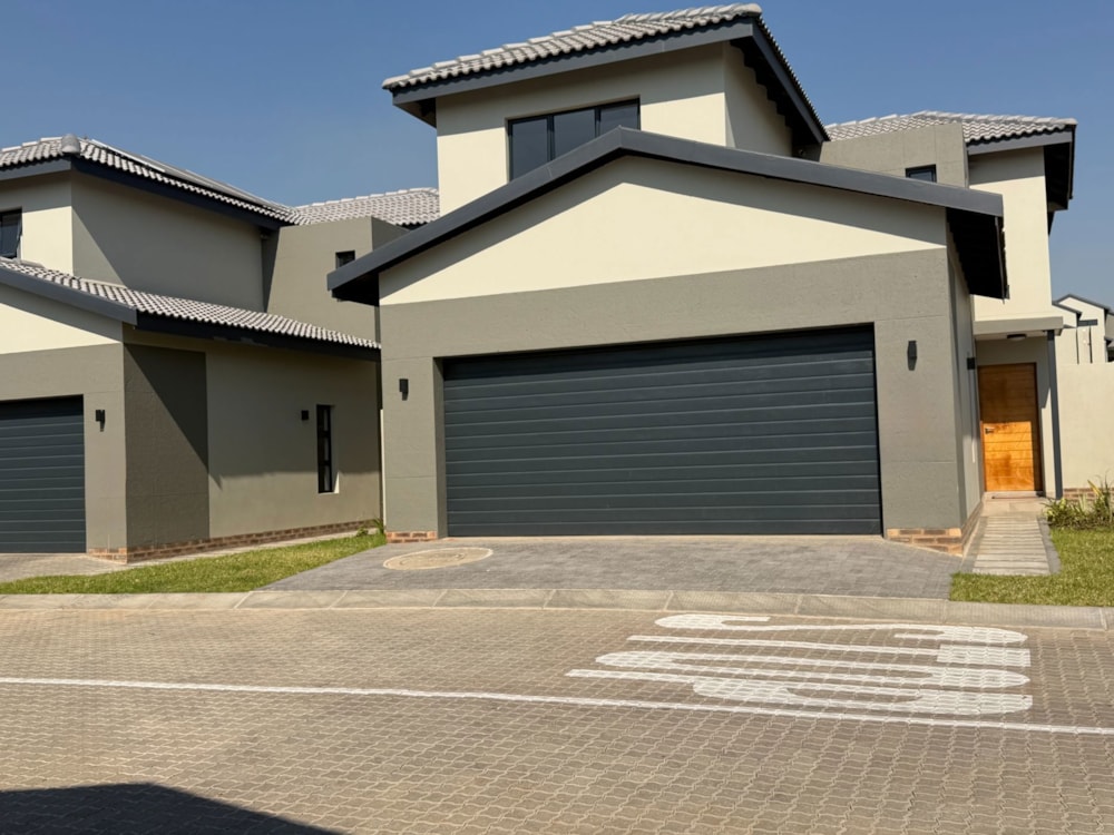 Townhouse for sale in Nelspruit Ext 6 - 1NS1748721 Townhouse for sale in Nelspruit Ext 6 - 1NS1748721