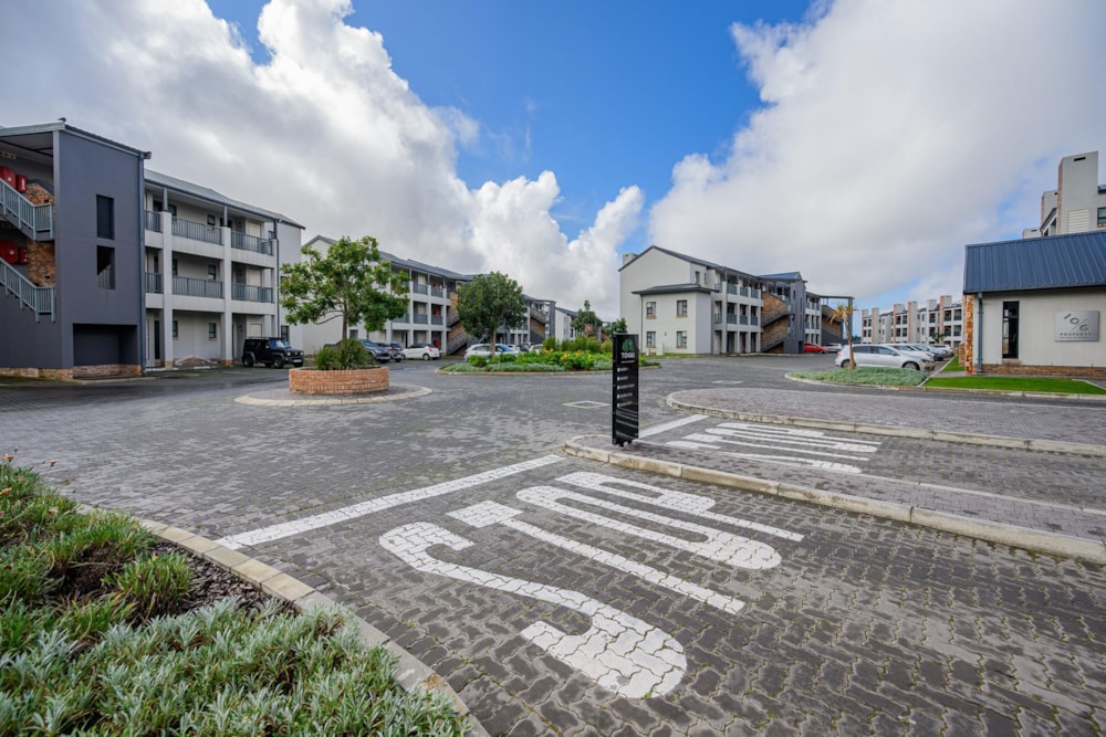 Apartment for sale in Pinelands, Fairview - 1PLZ1748725