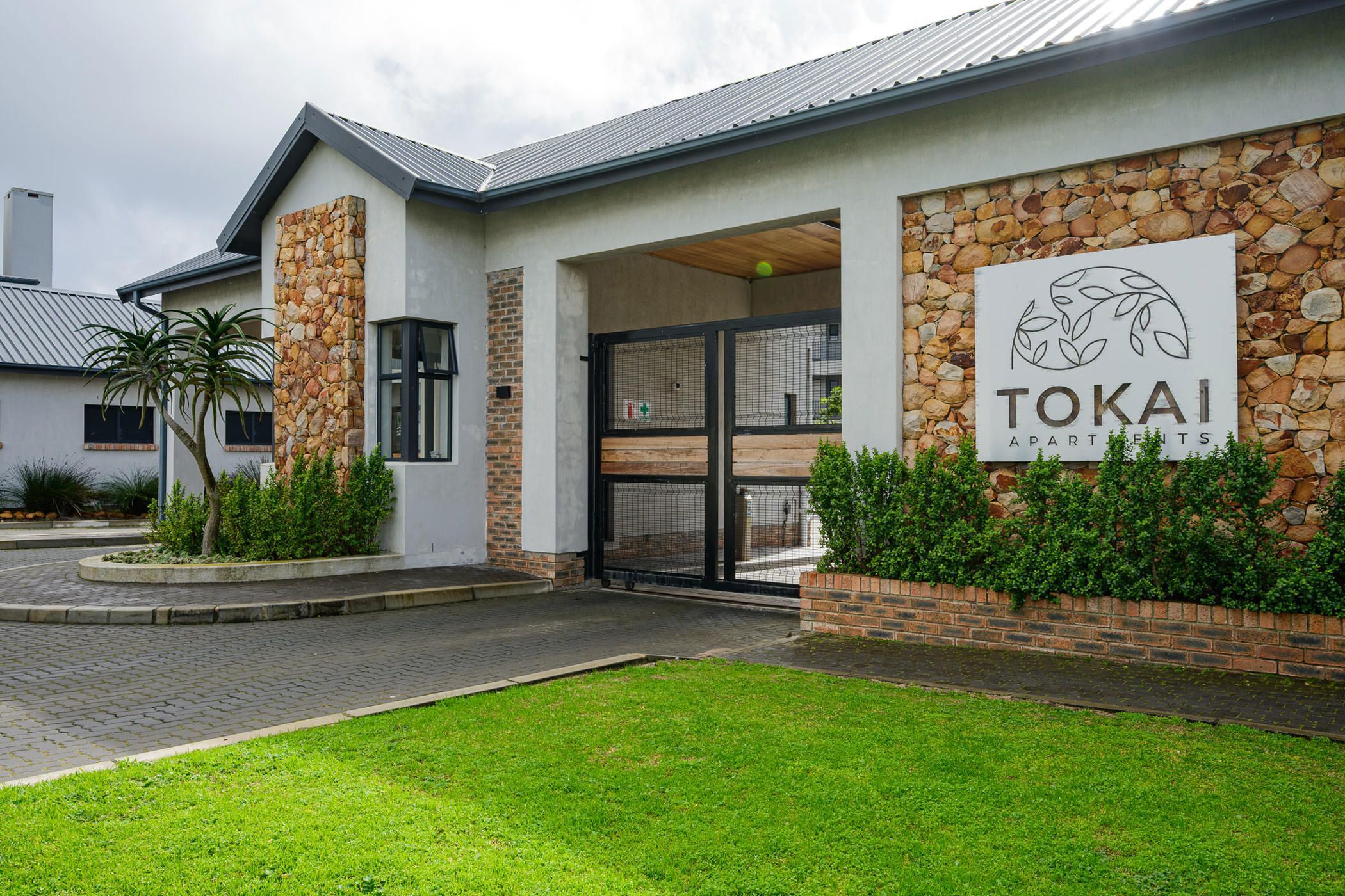 Apartment for sale in Pinelands, Fairview - 1PLZ1748741