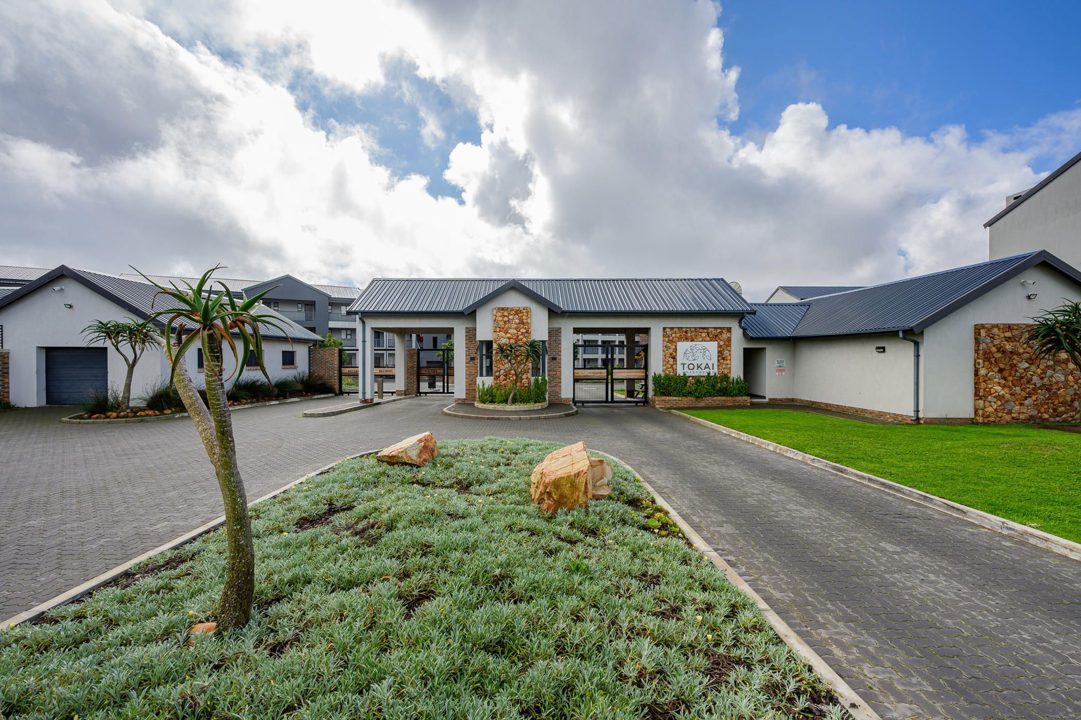 Apartment for sale in Pinelands, Fairview - 1PLZ1748745