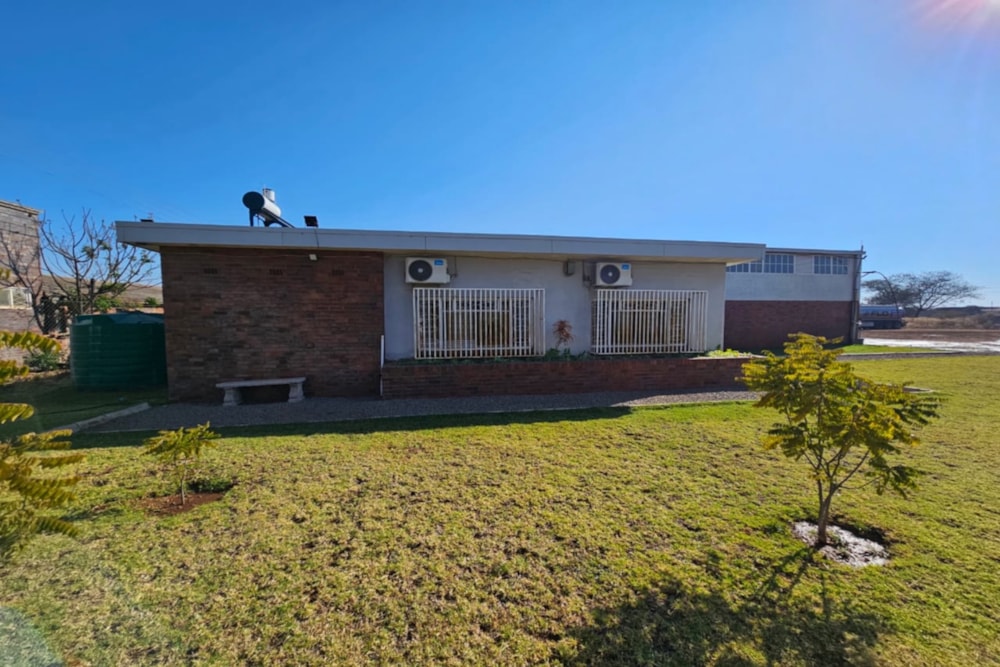 Commercial industrial property for sale in Donnington, Zimbabwe - 3ZB1748778