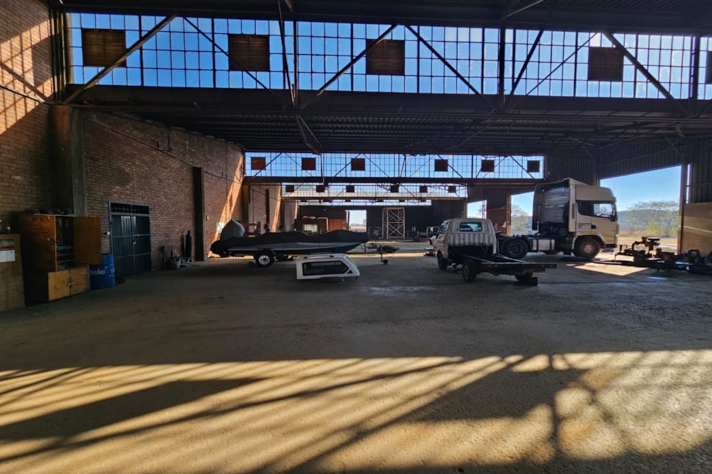 Commercial industrial property for sale in Donnington, Zimbabwe - 3ZB1748778