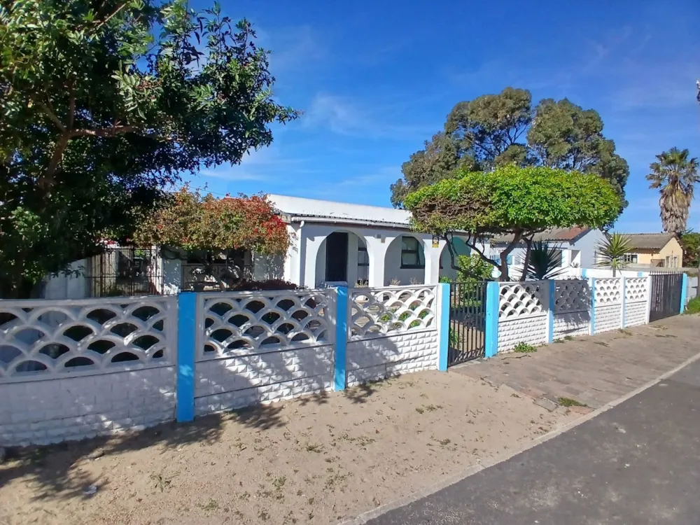 House for sale in Bishop Lavis - 1AH1749478 House for sale in Bishop Lavis - 1AH1749478