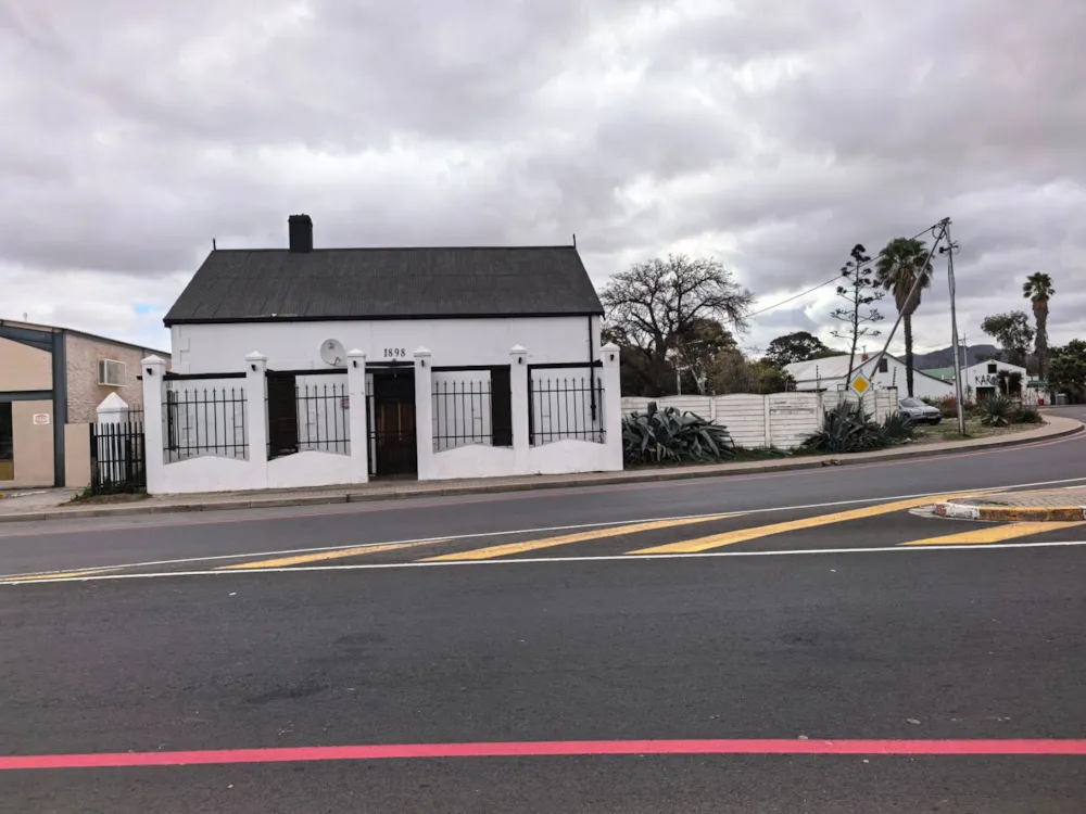 House for sale in Middedorp, Beaufort West - 1KK1748919 House for sale in Middedorp, Beaufort West - 1KK1748919