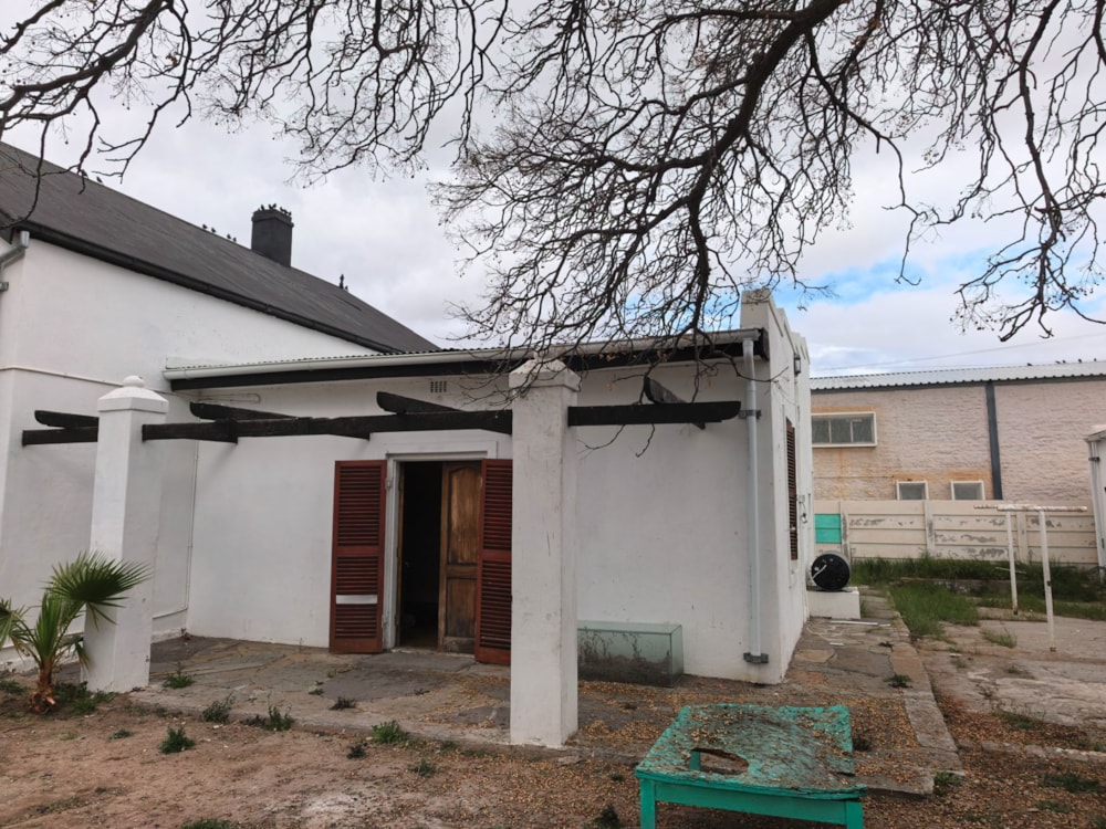 House for sale in Middedorp, Beaufort West - 1KK1748919 House for sale in Middedorp, Beaufort West - 1KK1748919