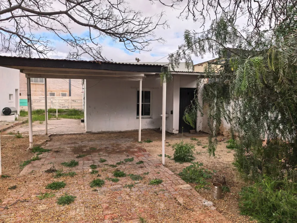 House for sale in Middedorp, Beaufort West - 1KK1748919 House for sale in Middedorp, Beaufort West - 1KK1748919