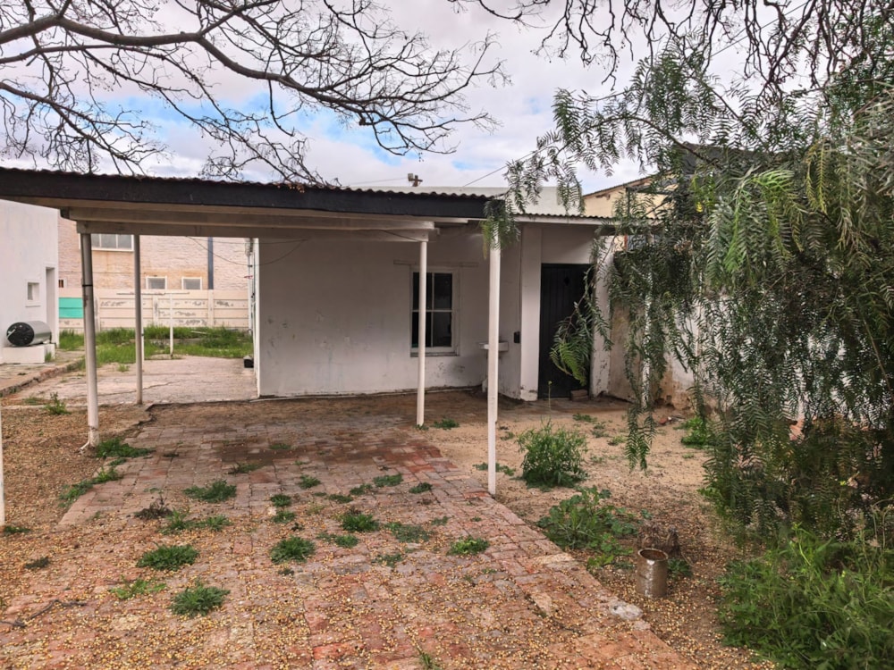 House for sale in Middedorp, Beaufort West - 1KK1748919 House for sale in Middedorp, Beaufort West - 1KK1748919