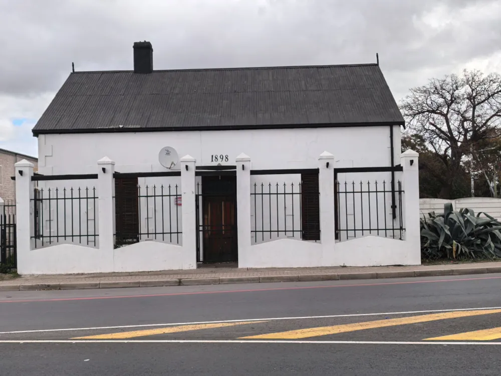 House for sale in Middedorp, Beaufort West - 1KK1748919 House for sale in Middedorp, Beaufort West - 1KK1748919