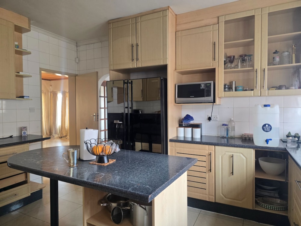 House for sale in Block 9, Botswana - 3BO1749004 House for sale in Block 9, Botswana - 3BO1749004