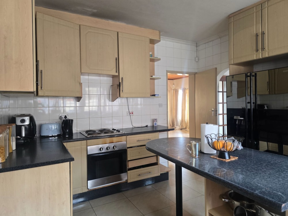 House for sale in Block 9, Botswana - 3BO1749004 House for sale in Block 9, Botswana - 3BO1749004