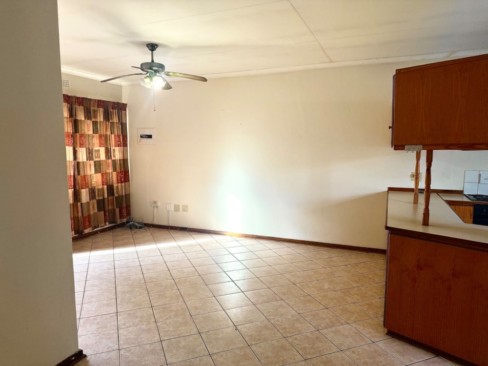 Townhouse to rent in Rhodesdene - 1KJ1749173 Townhouse to rent in Rhodesdene - 1KJ1749173
