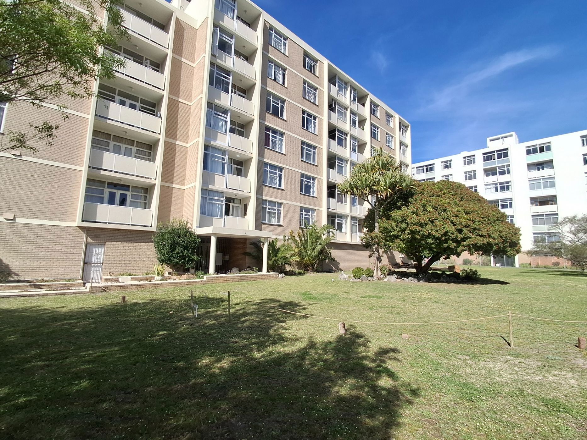 Apartment to rent in Kenilworth, Cape Town - RBL1749453