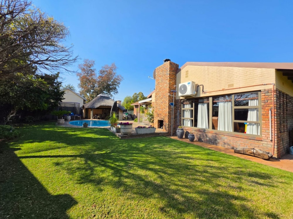 House for sale in Hillcrest, Kimberley - 1KJ1749855 House for sale in Hillcrest, Kimberley - 1KJ1749855
