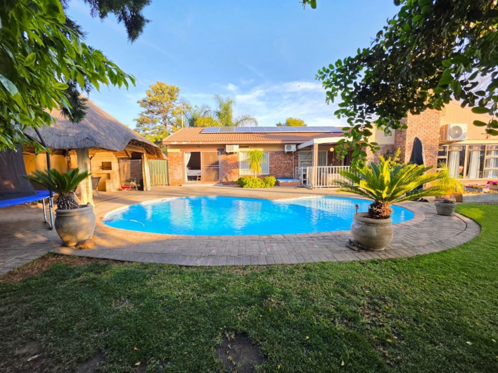 House for sale in Hillcrest, Kimberley - 1KJ1749855 House for sale in Hillcrest, Kimberley - 1KJ1749855