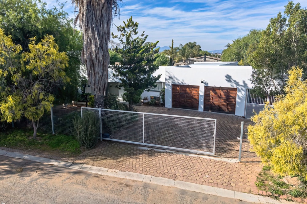 House for sale in Wesbank, Oudtshoorn - 1OU1750399 House for sale in Wesbank, Oudtshoorn - 1OU1750399