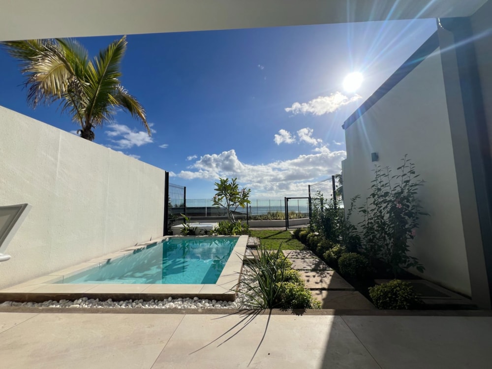 Beachfront villa for sale in Tamarin, Mauritius - MUR1749572