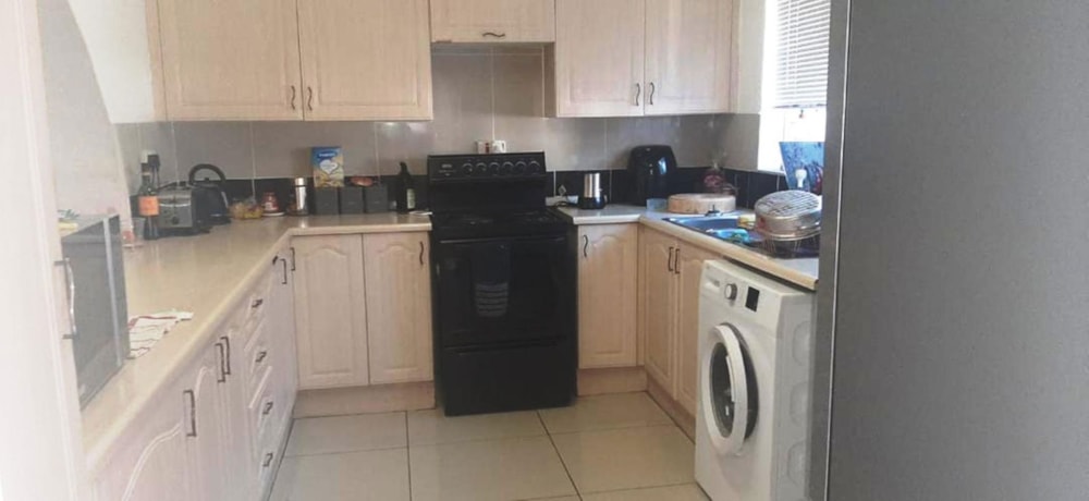 Townhouse to rent in Village, Botswana - 3BO1749624 Townhouse to rent in Village, Botswana - 3BO1749624