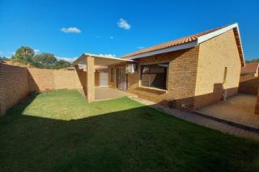 Townhouse to rent in Rhodesdene - 1KJ1749849 Townhouse to rent in Rhodesdene - 1KJ1749849
