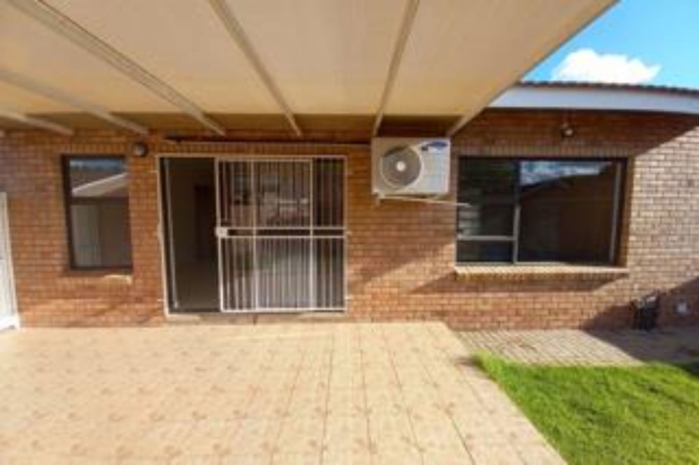 Townhouse to rent in Rhodesdene - 1KJ1749849 Townhouse to rent in Rhodesdene - 1KJ1749849
