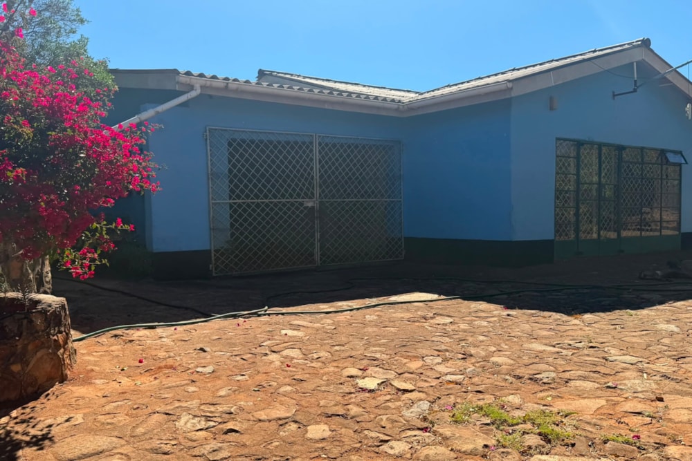 House for sale in Kensington, Bulawayo, Zimbabwe - 3ZB1749799 House for sale in Kensington, Bulawayo, Zimbabwe - 3ZB1749799