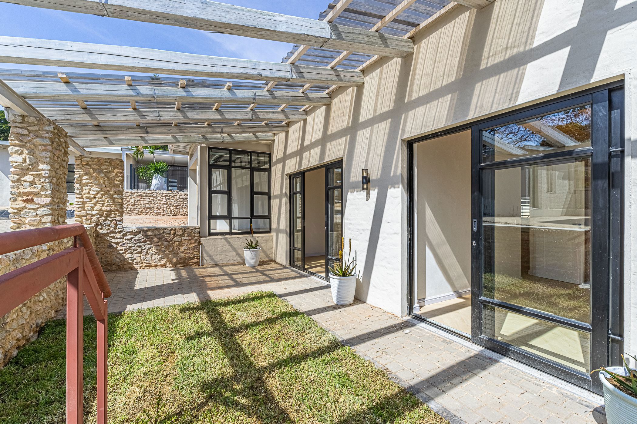 Townhouse to rent in Bryanston West - JBL1749852