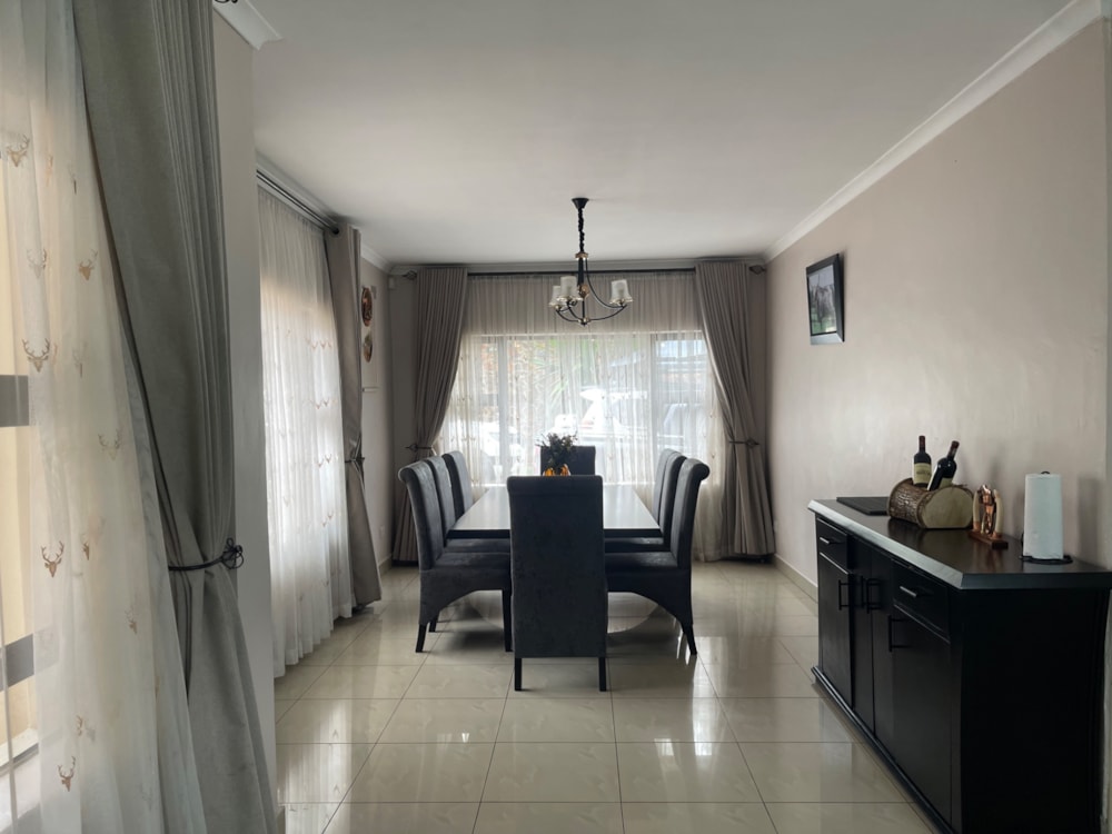 House to rent in Borrowdale, Zimbabwe - 3ZB1750114