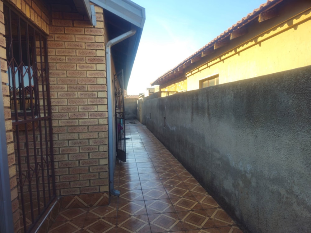 House for sale in Moleleki - BOK1750302 House for sale in Moleleki - BOK1750302