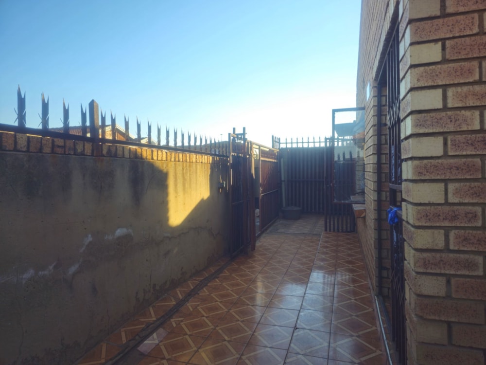 House for sale in Moleleki - BOK1750302 House for sale in Moleleki - BOK1750302