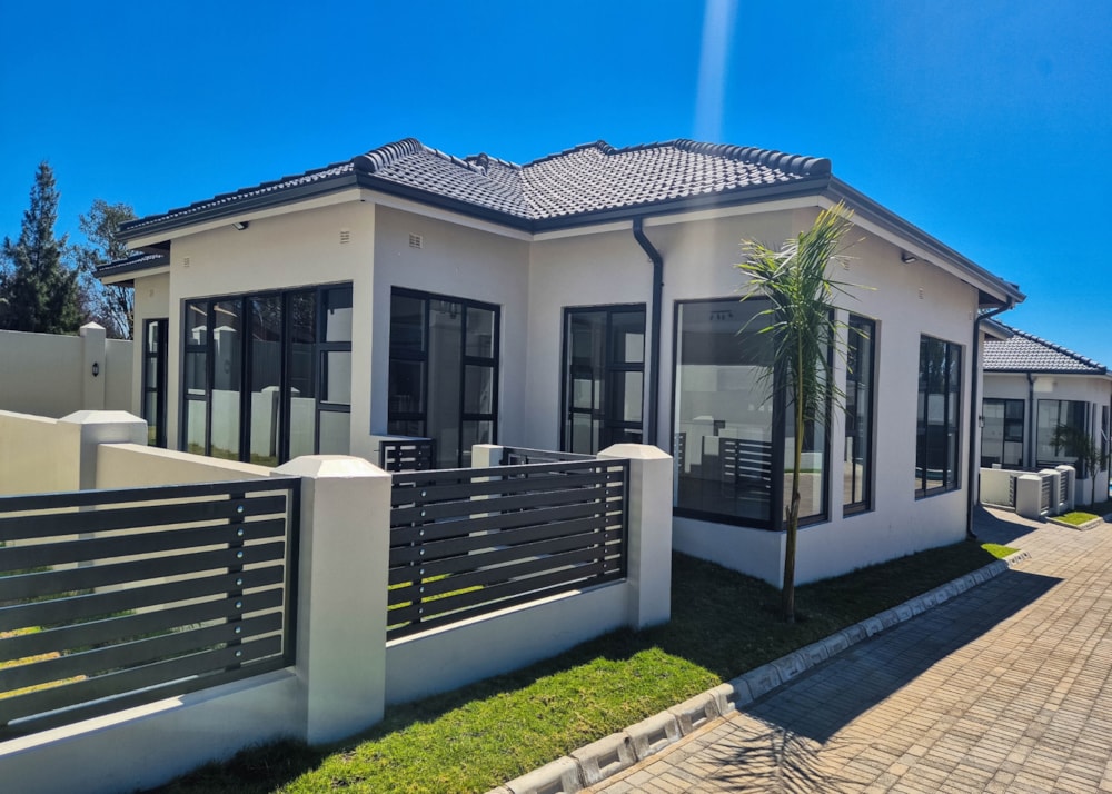 Townhouse for sale in Burnside, Bulawayo, Zimbabwe - 3ZB1750139 Townhouse for sale in Burnside, Bulawayo, Zimbabwe - 3ZB1750139